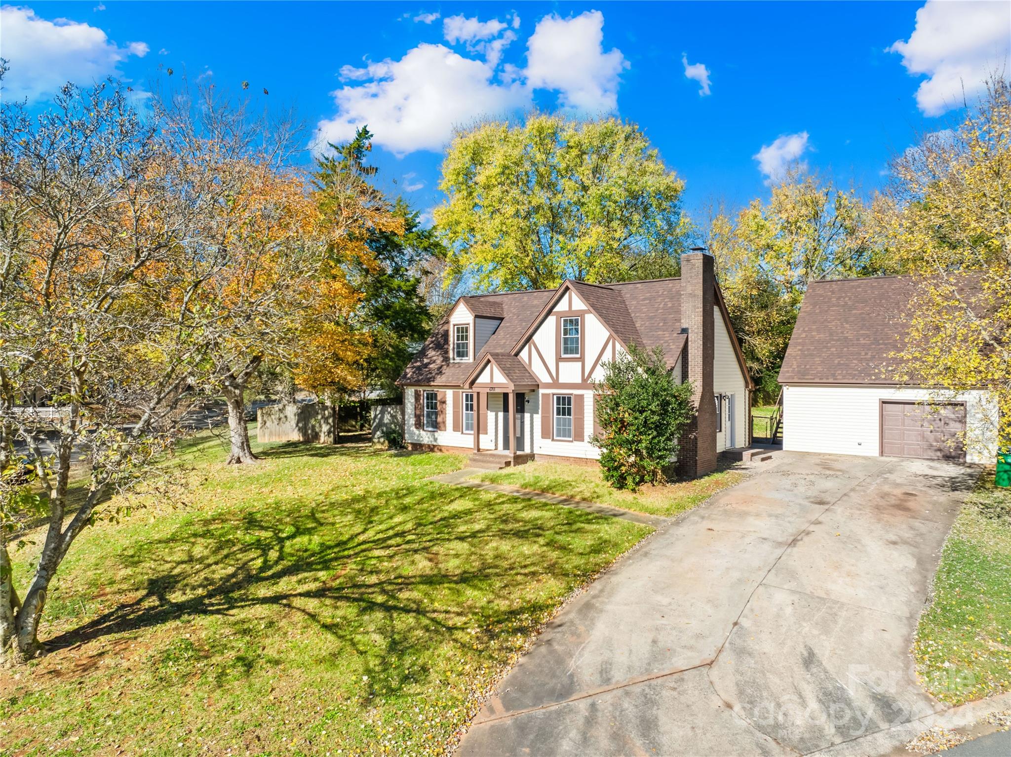 Property image 2 of 6701 Old Meadow Road in Timber Creek, Charlotte, NC 28227
