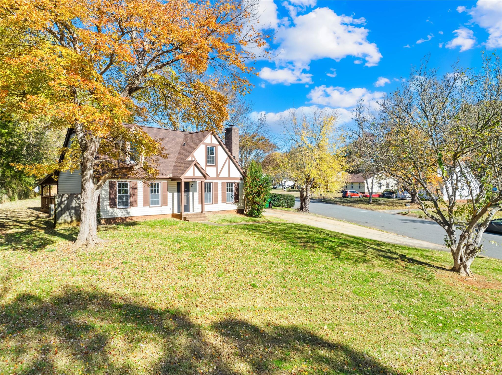 Property image 3 of 6701 Old Meadow Road in Timber Creek, Charlotte, NC 28227