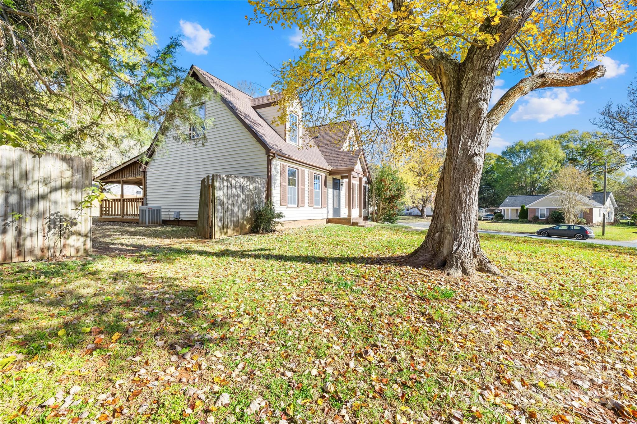 Property image 4 of 6701 Old Meadow Road in Timber Creek, Charlotte, NC 28227