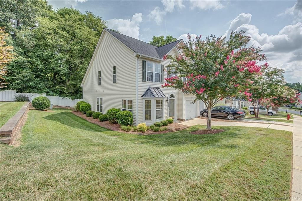 Property image 2 of 1820 Robinwood Village Drive in Robinwood Village, Gastonia, NC 28054