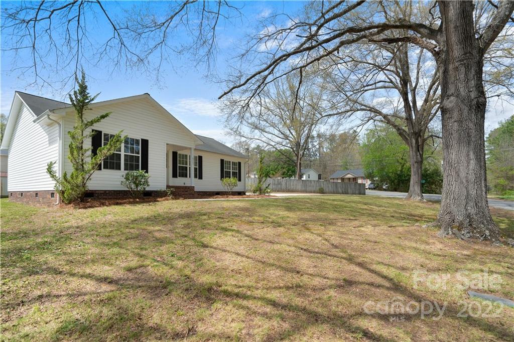 Property image 2 of 913 Willard Avenue in Shady Haven, Kannapolis, NC 28083