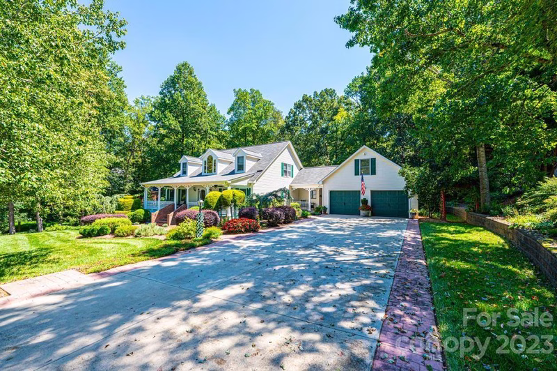 Property image 2 at 4008 Pinecrest Drive, Hickory, NC 28601