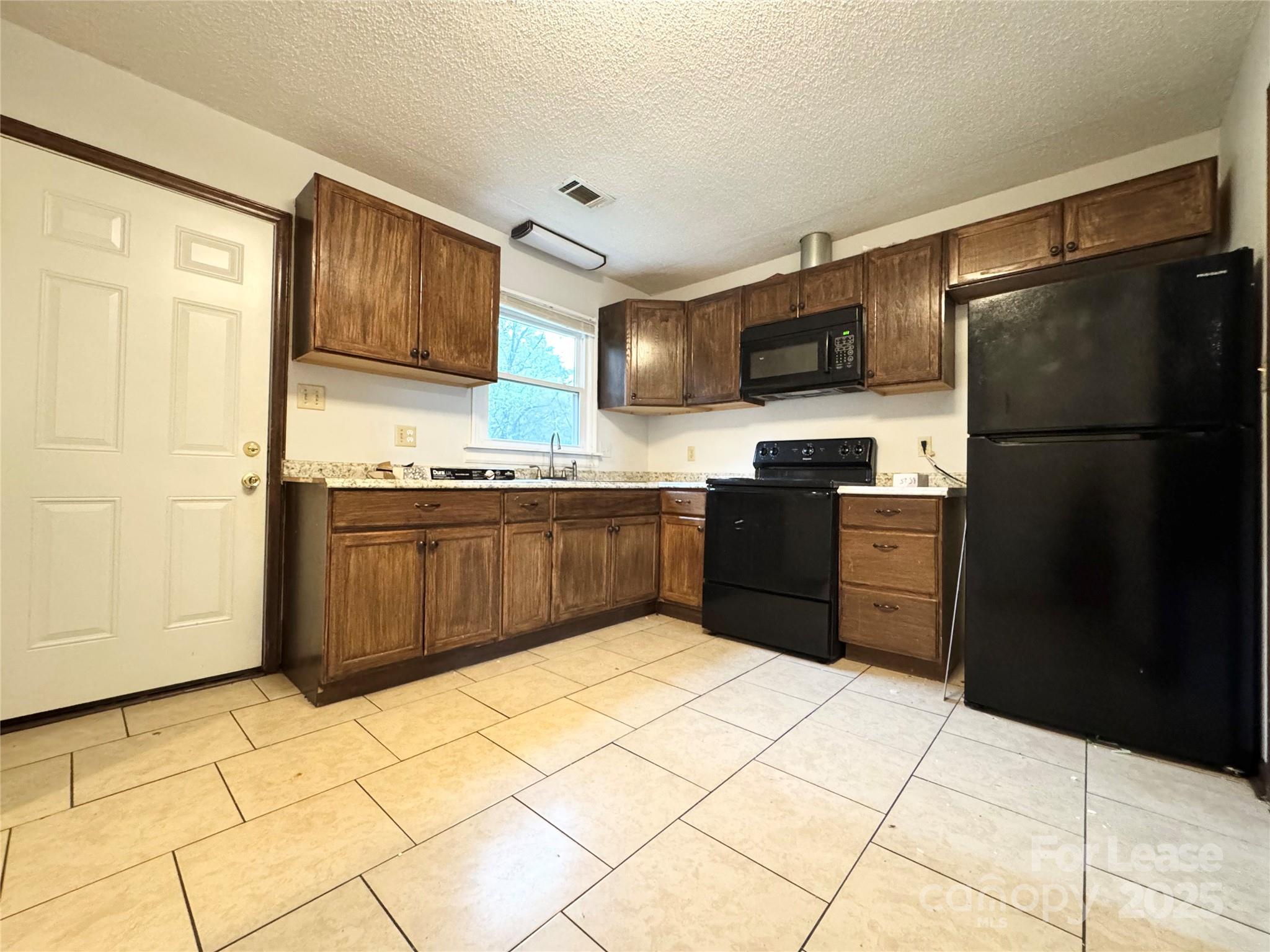 Property image 4 of 6738 Old Meadow Road in Timber Creek, Charlotte, NC 28227