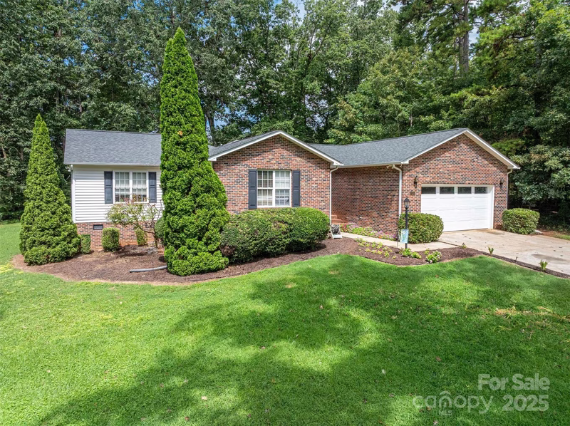 Hillcrest Acres, Lincolnton Community