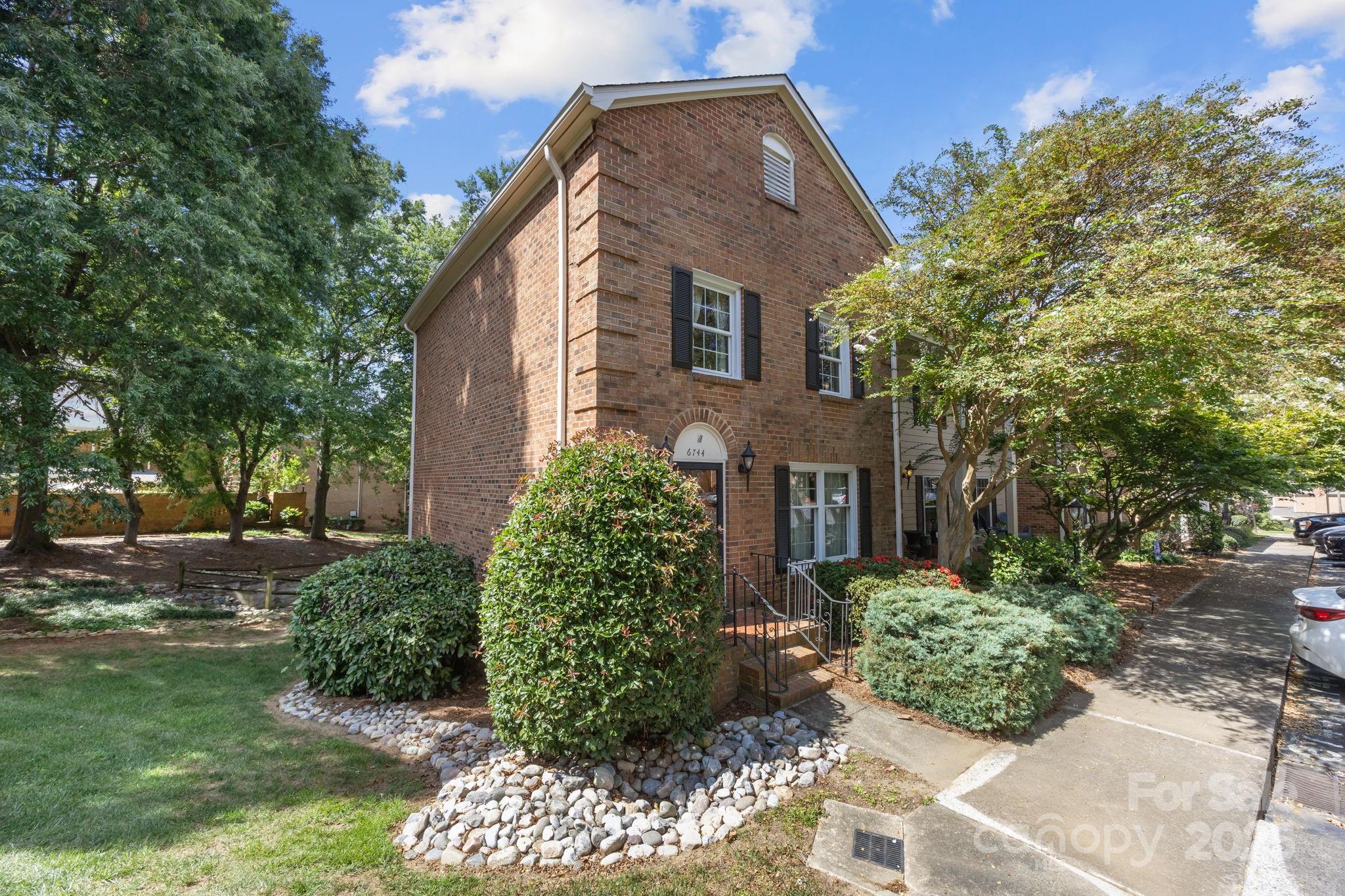 Property image 3 of 6744 Constitution Lane in Olde Georgetowne, Charlotte, NC 28210