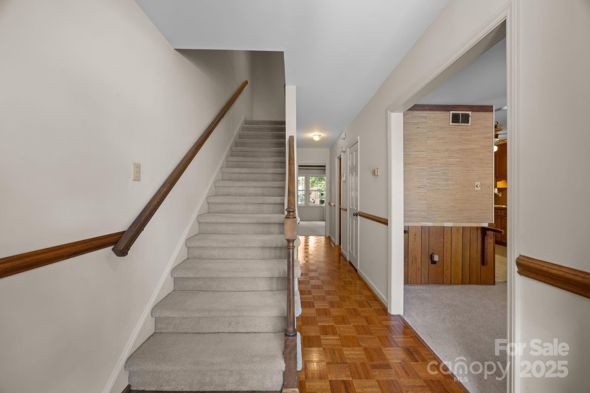 Property image 4 of 6744 Constitution Lane in Olde Georgetowne, Charlotte, NC 28210