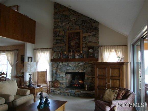 Property image 5 of 603 Fleetwood Plaza in Fleetwood Plaza, Hendersonville, NC 28739