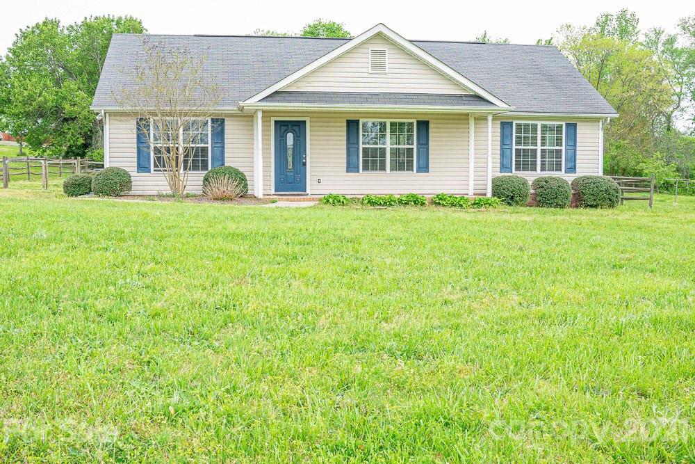 Property image 2 of 5311 Willow Run Drive in Hampton Meadows, Monroe, NC 28110