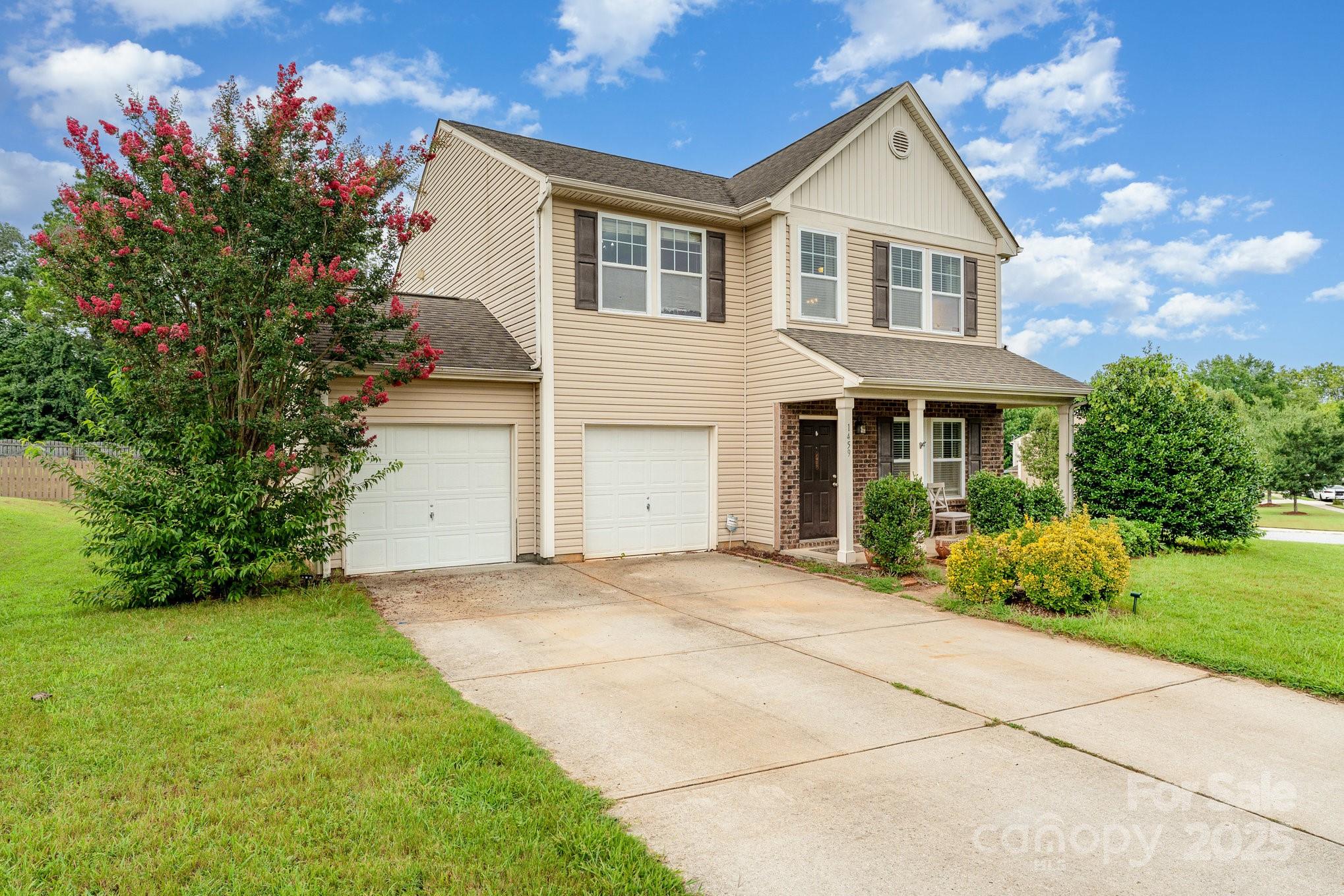 Property image 2 of 1459 Winter Drive in Valley Brook, Statesville, NC 28677