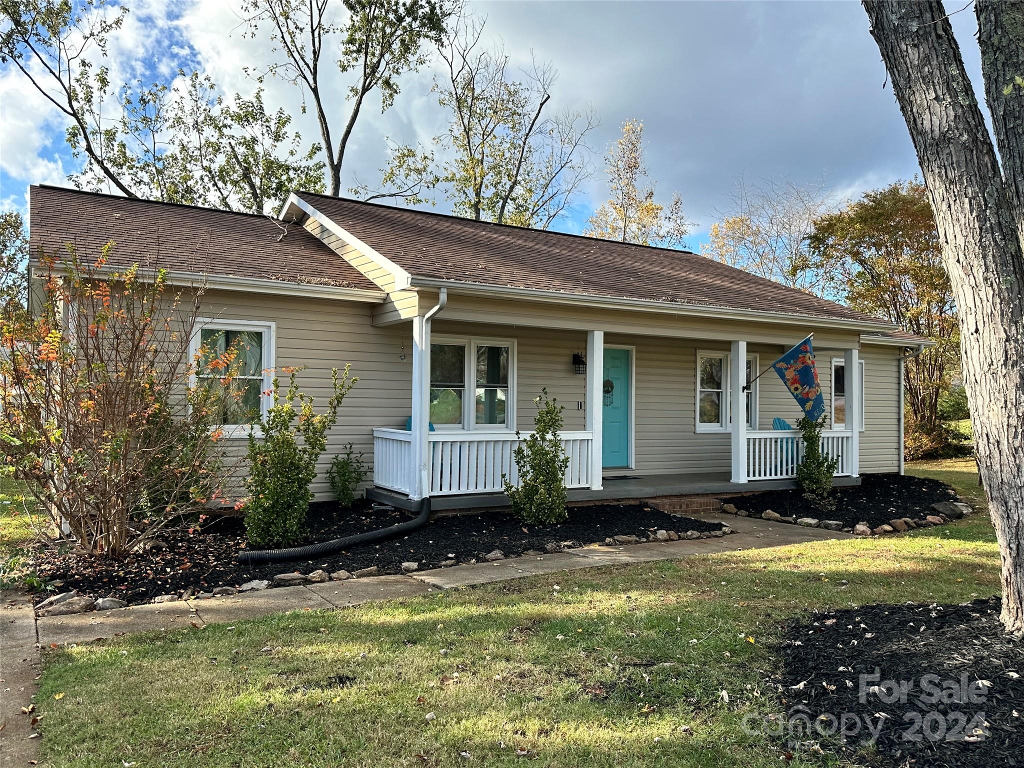 Property image 2 of 1273 Courtney Drive in HOMESTEAD, Hickory, NC 28602