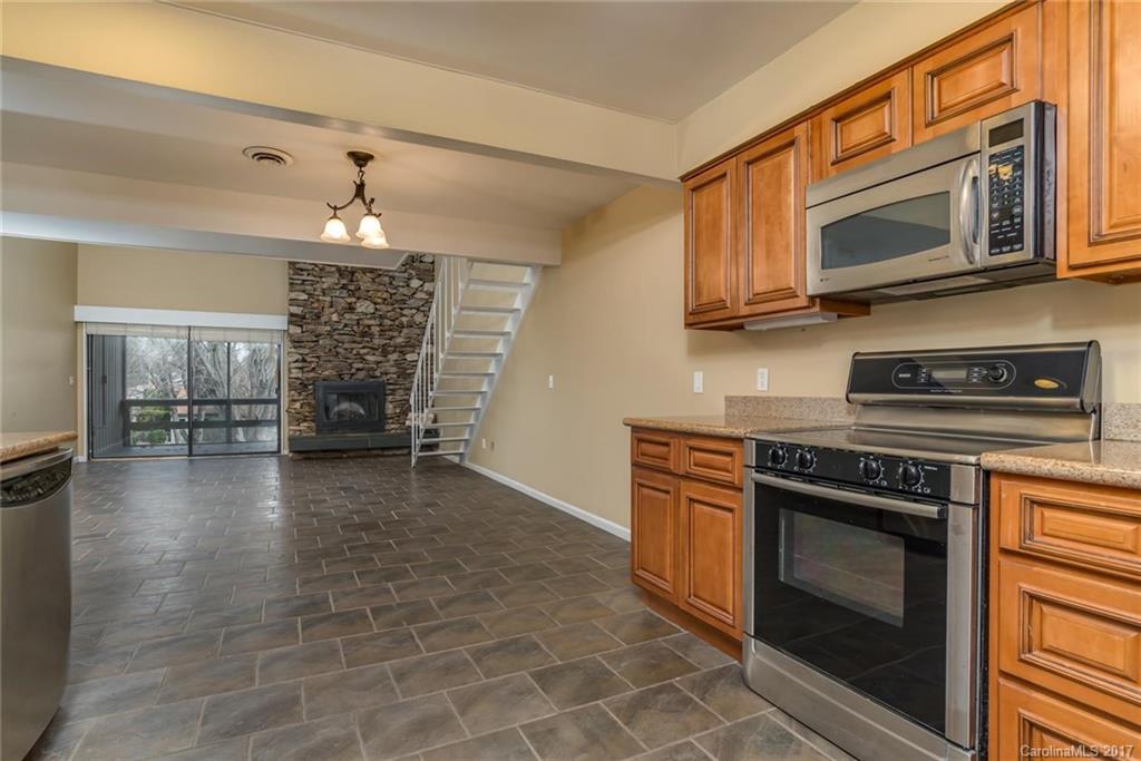 Property image 4 of 7 Lakemoor Lane in Lakemoor Village, Hendersonville, NC 28739