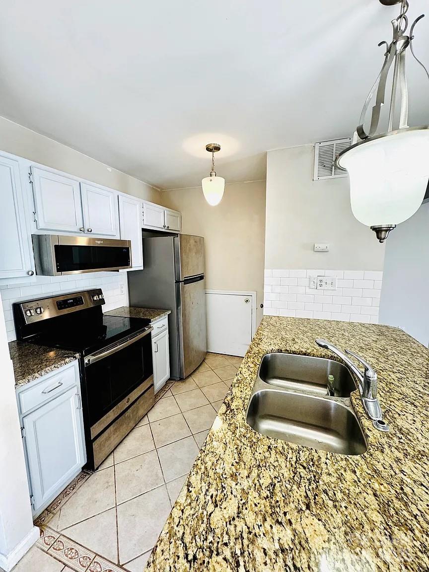 Property image 3 of 423 W 8th Street in Springfield Square, Charlotte, NC 28202