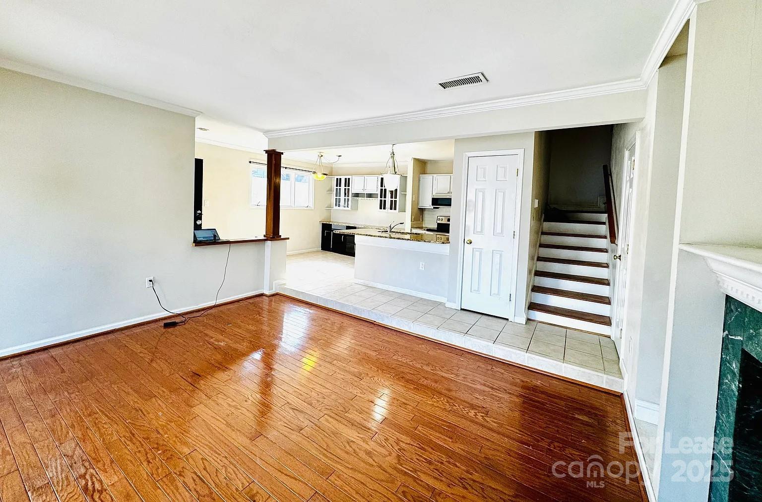 Property image 4 of 423 W 8th Street in Springfield Square, Charlotte, NC 28202