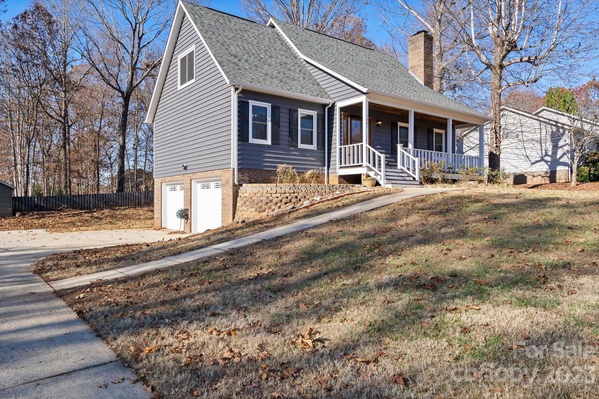 Property image 3 of 1281 Hidden Creek Circle in Hidden Creek Estates, Hickory, NC 28602