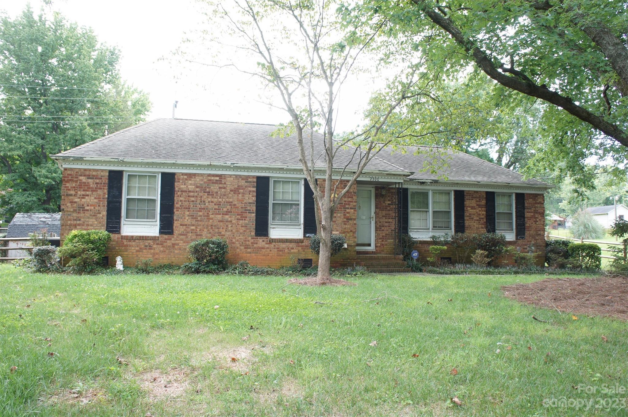 Property image 2 of 2200 Helen Drive in Sedgefield, Gastonia, NC 28054