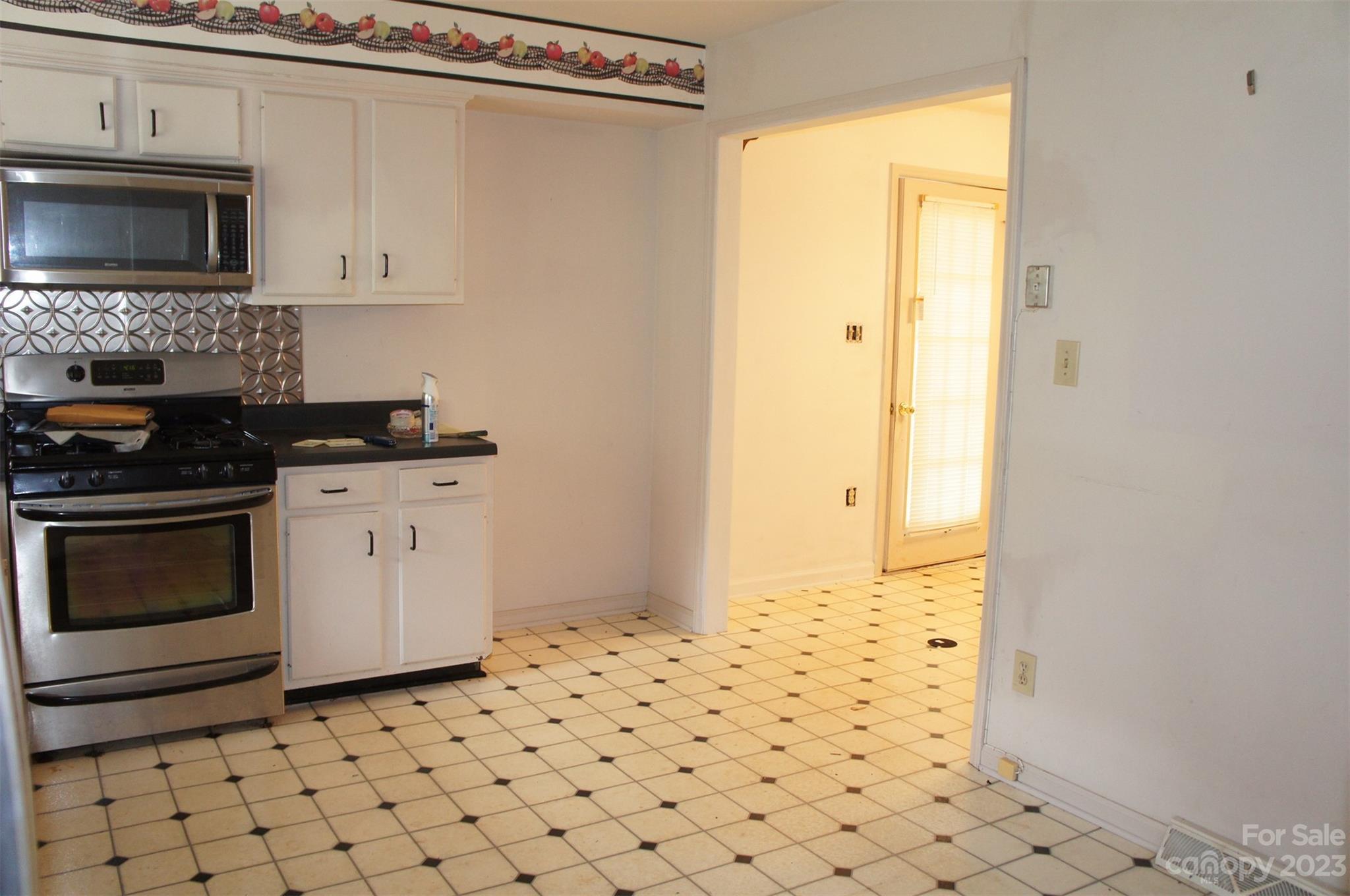 Property image 4 of 2200 Helen Drive in Sedgefield, Gastonia, NC 28054