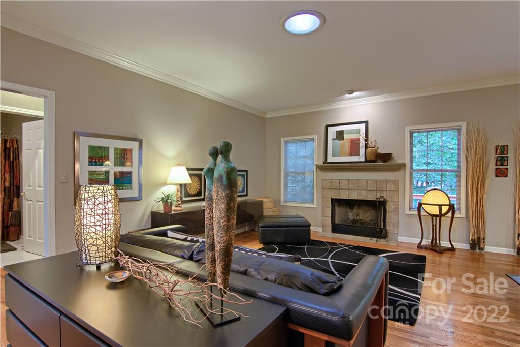 Property image 2 of 17 Foxmoor Court in Etowahs Reach, Etowah, NC 28729