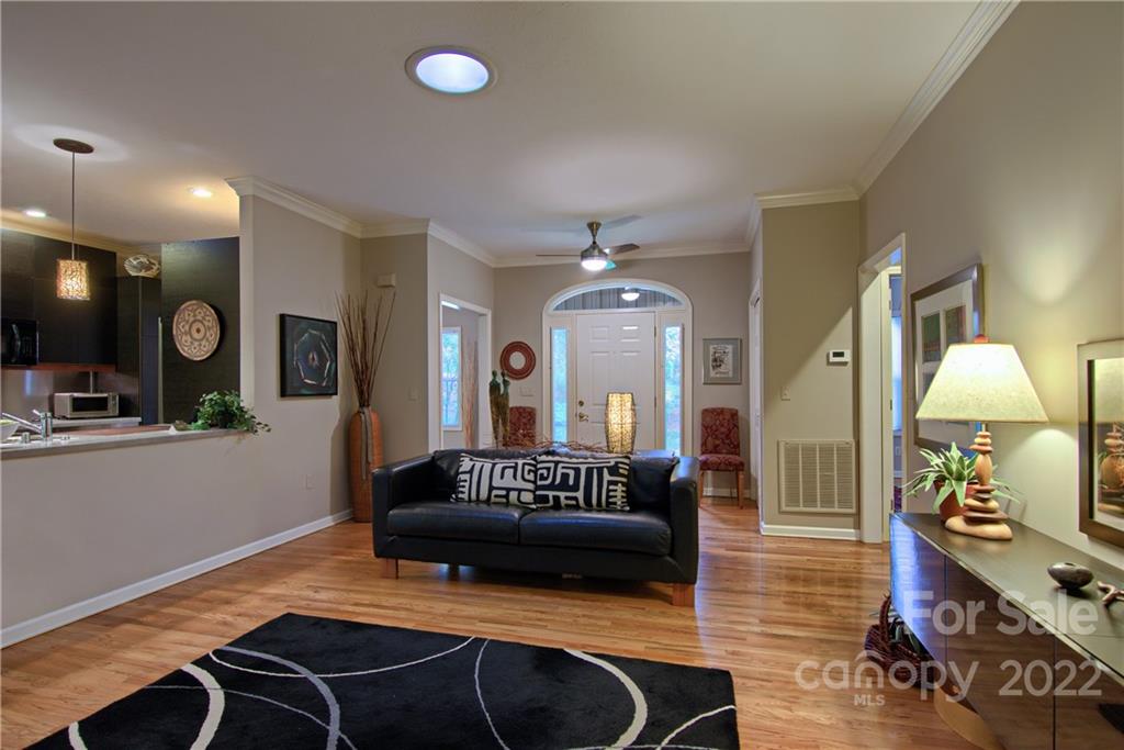 Property image 4 of 17 Foxmoor Court in Etowahs Reach, Etowah, NC 28729