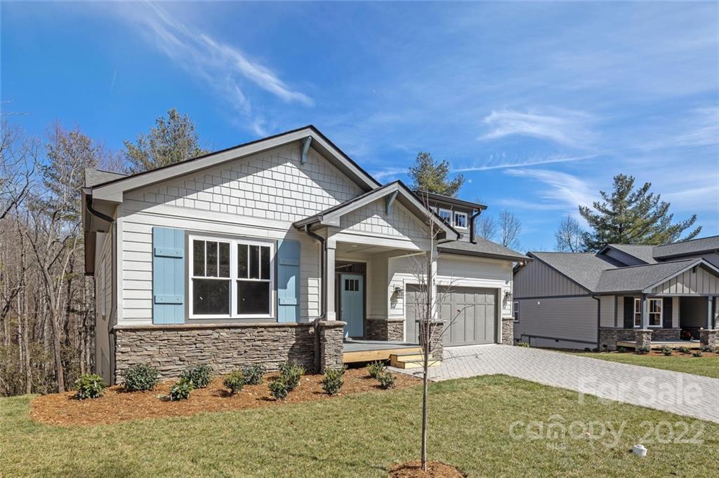 Property image 2 of 197 Hogans View Circle in Hawks Ridge, Hendersonville, NC 28739