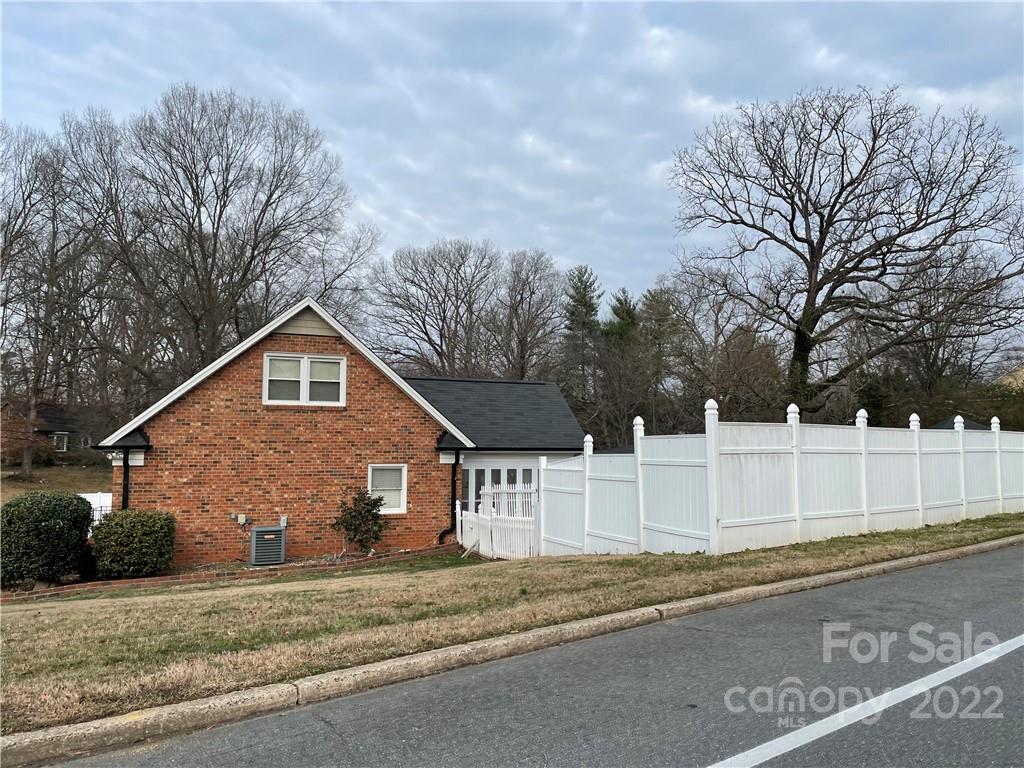 Property image 2 of 1036 Nottingham Drive in sherwood forest, Gastonia, NC 28054