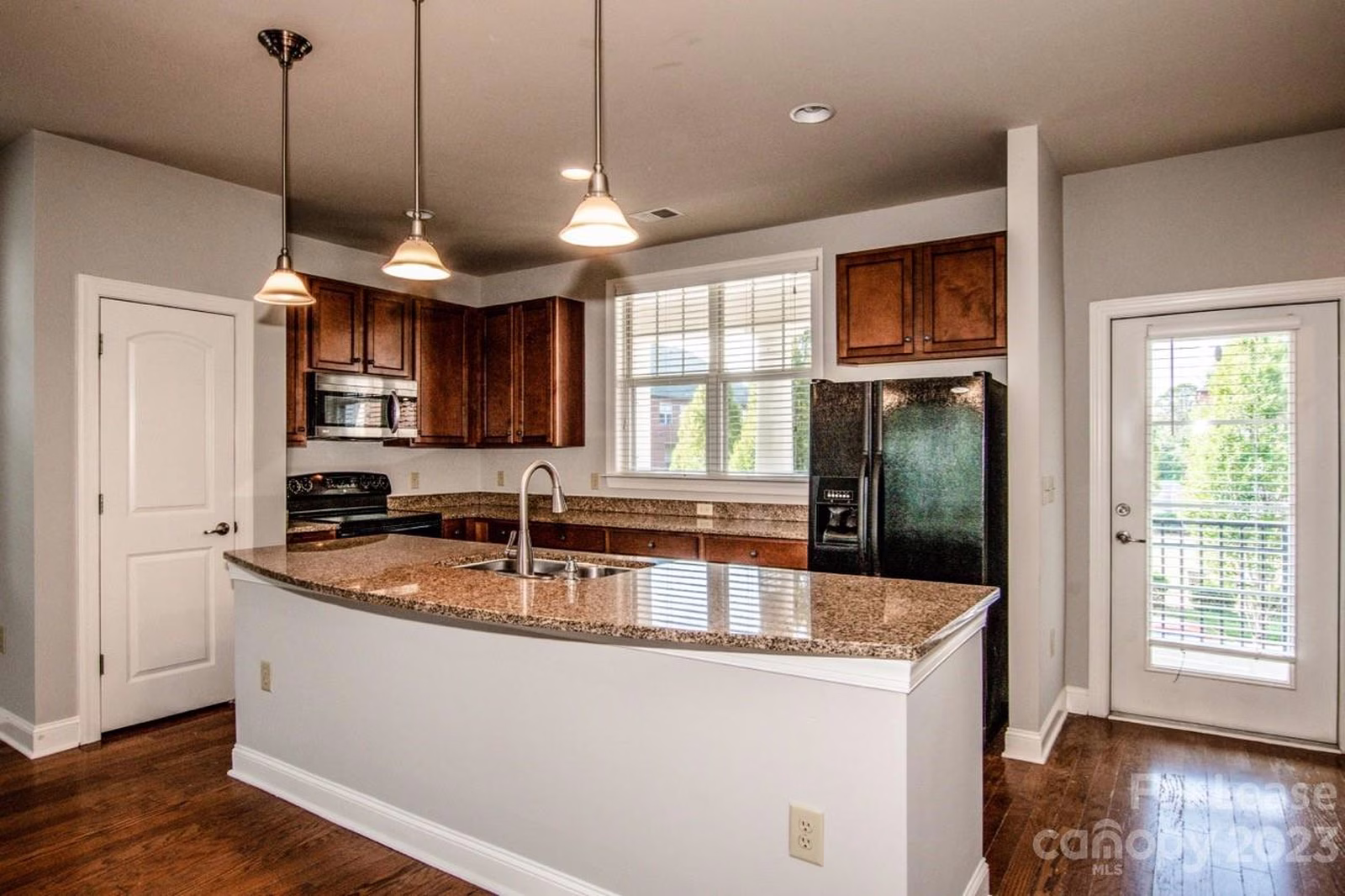 Property image 1 at 129 Irving Avenue, Mooresville, NC 28117