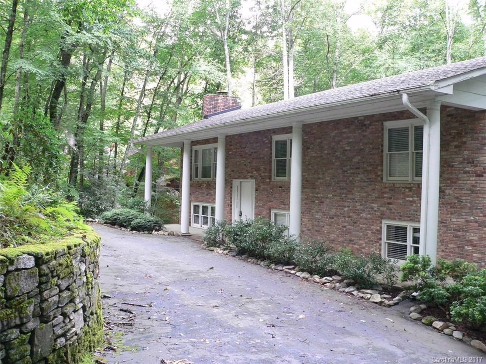Property image 1 at 9 Ravenwood Lane, Horse Shoe, NC 28742
