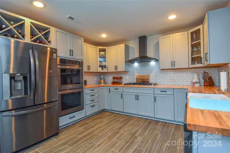 2004 Oakbriar Circle