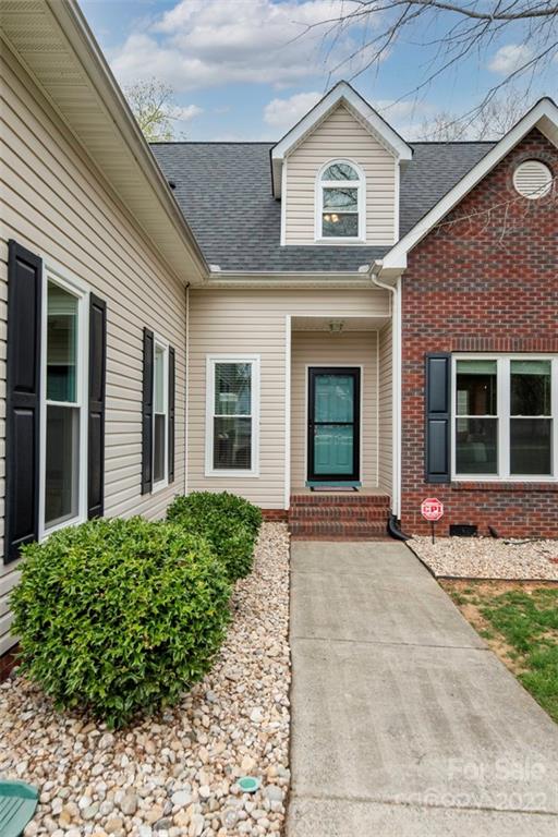 Property image 2 of 4432 Derbyshire Lane in Buckingham, Matthews, NC 28104