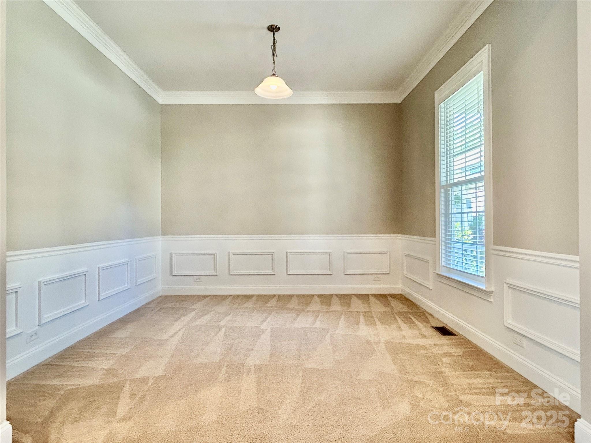 Property image 5 of 7017 Holly Grove Court in Chestnut Oaks, Matthews, NC 28104