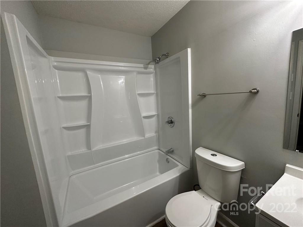 Property image 4 of 910 Canton Place in Greenville, Charlotte, NC 28206