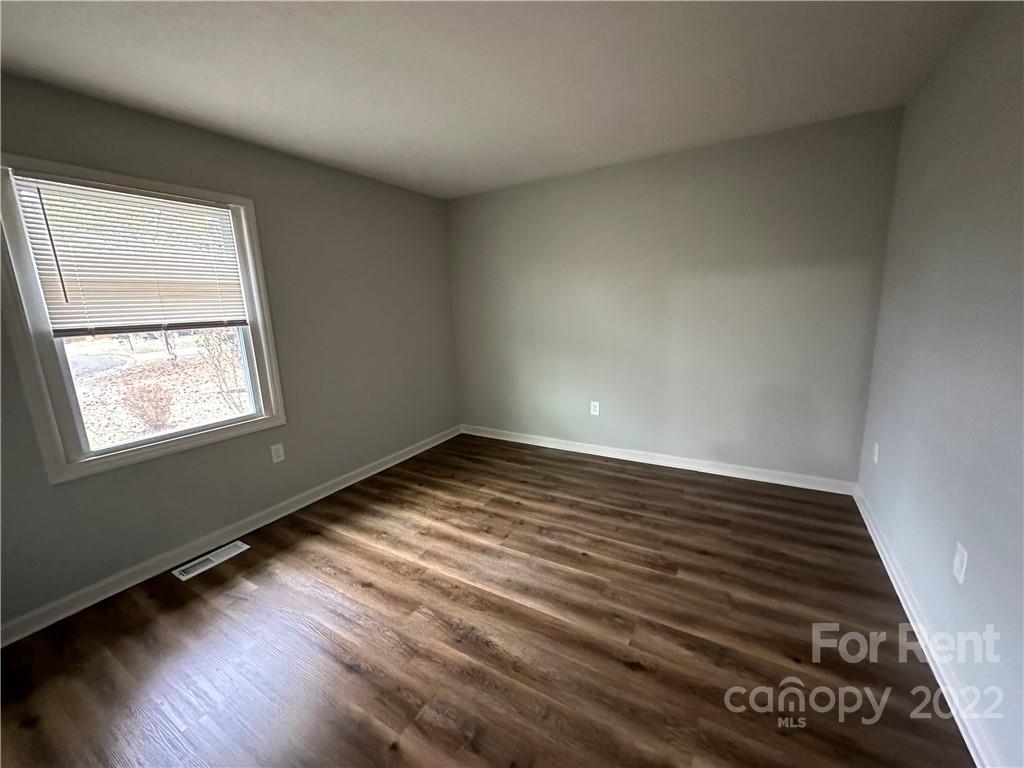 Property image 5 of 910 Canton Place in Greenville, Charlotte, NC 28206