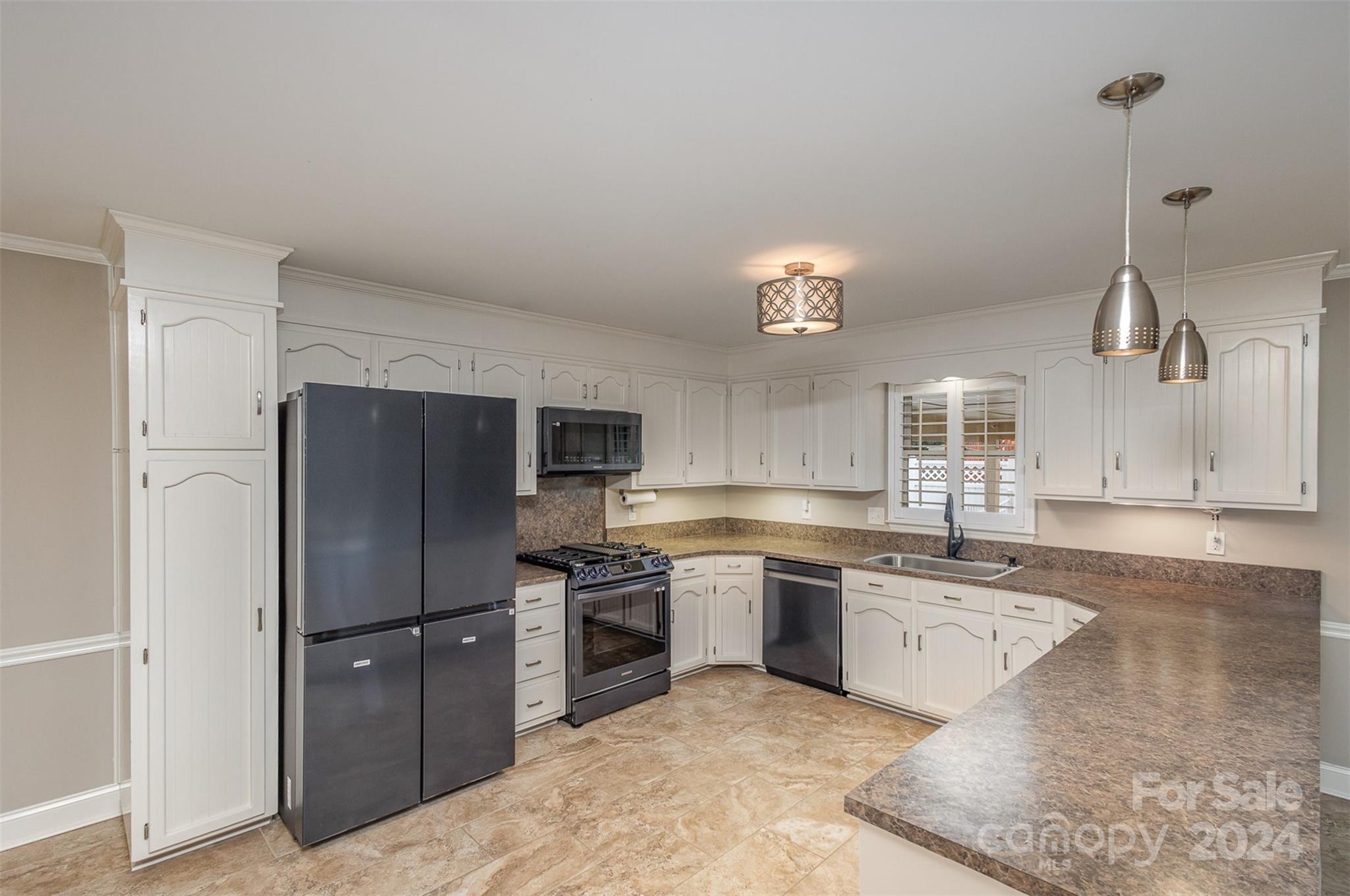 Property image 3 of 2402 Malotte Lane in Robinson Heights, Gastonia, NC 28054