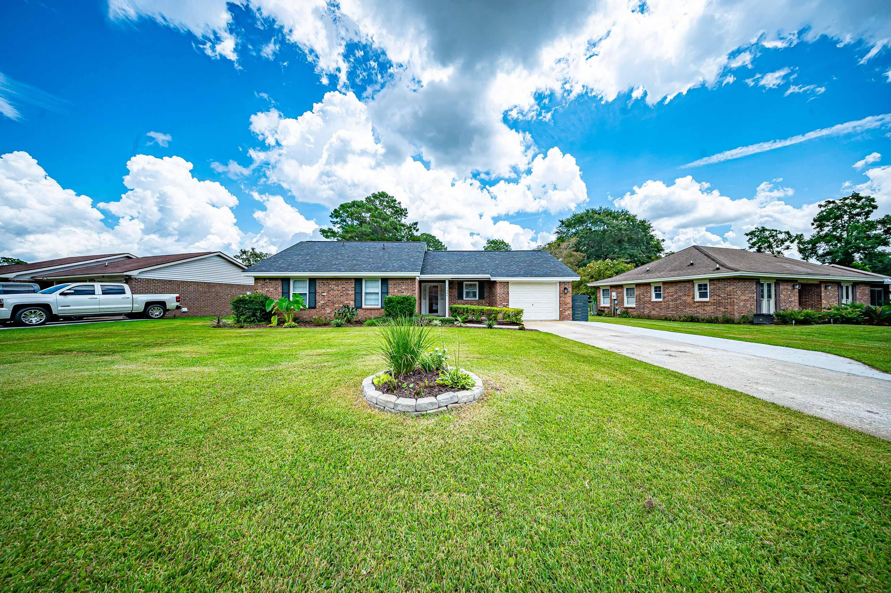 Property image 2 of 132 Marion Road in Sangaree, Summerville, SC 29483