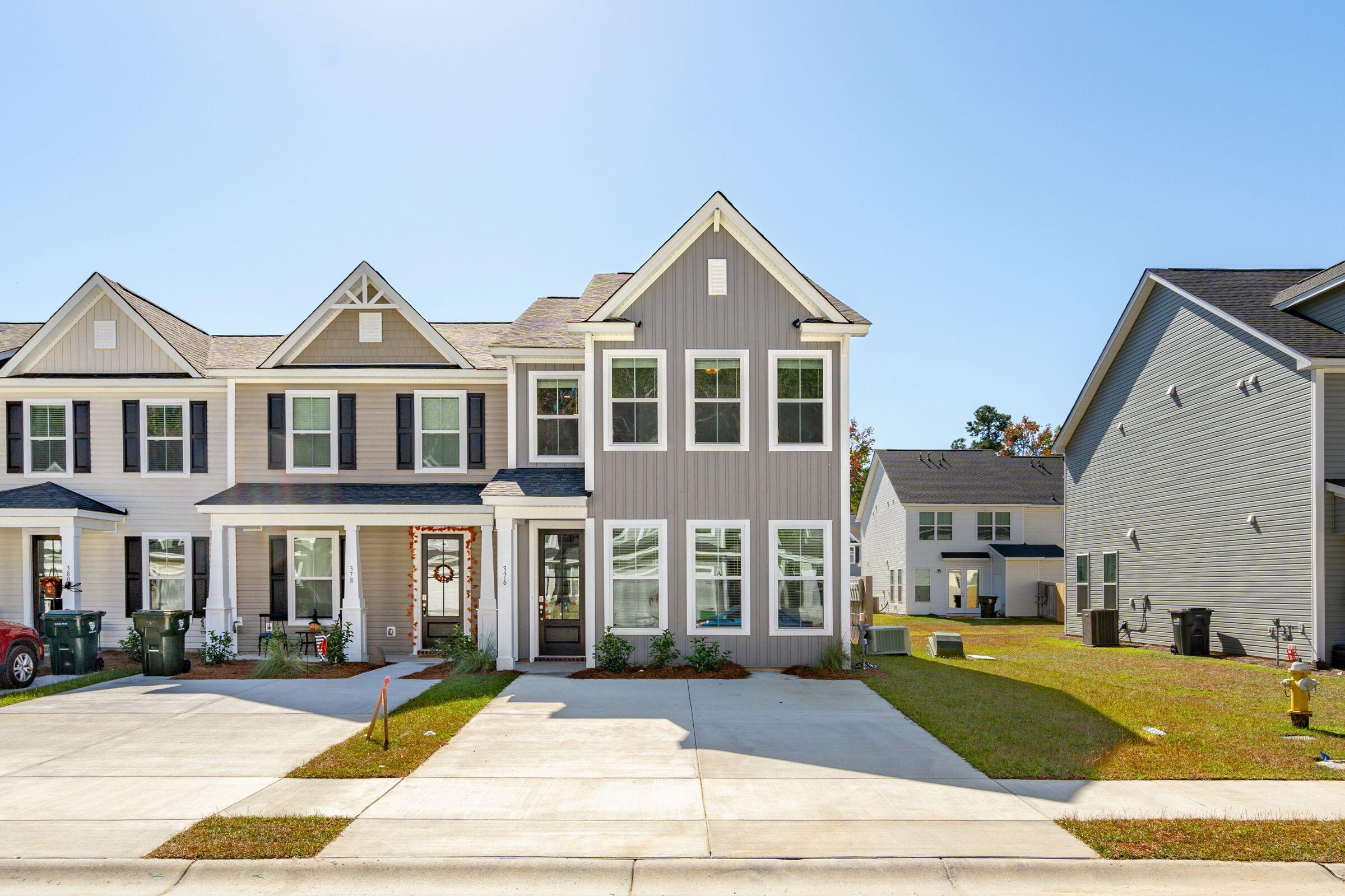 Property image 3 of 808 Alma Square Drive in Abbey Walk, Moncks Corner, SC 29461