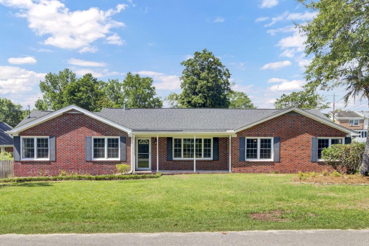 Property image 2 of 1027 E Recess Road in Berkeley Hills, Hanahan, SC 29410