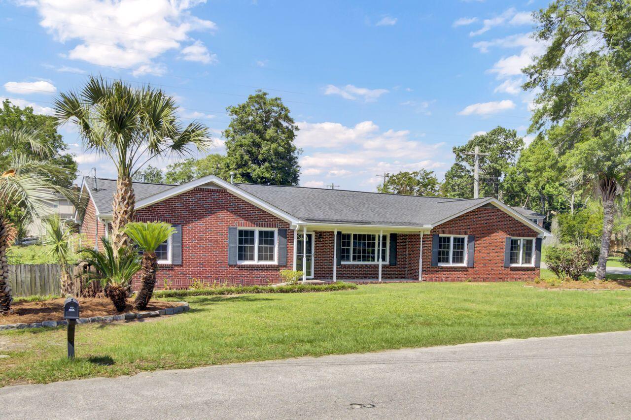 Property image 4 of 1027 E Recess Road in Berkeley Hills, Hanahan, SC 29410