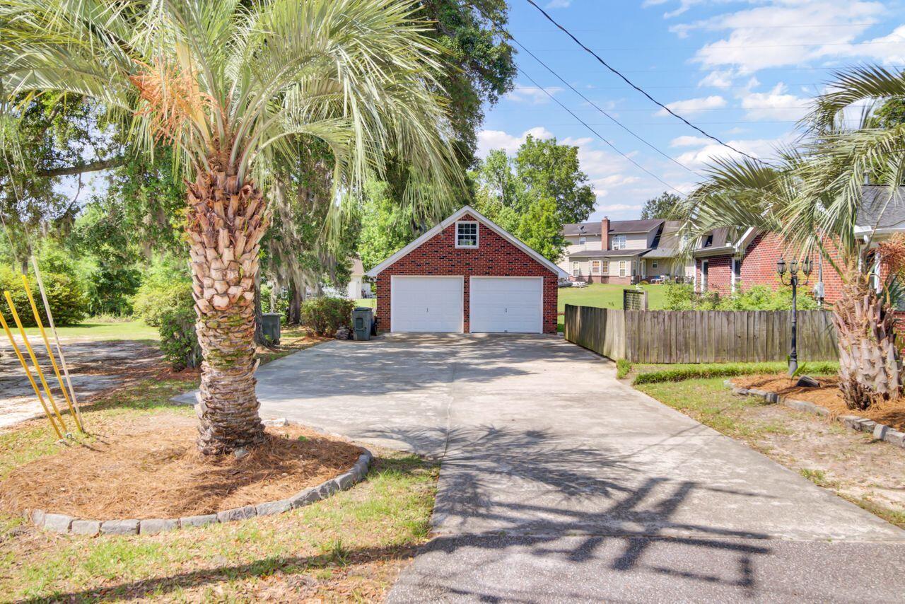 Property image 5 of 1027 E Recess Road in Berkeley Hills, Hanahan, SC 29410