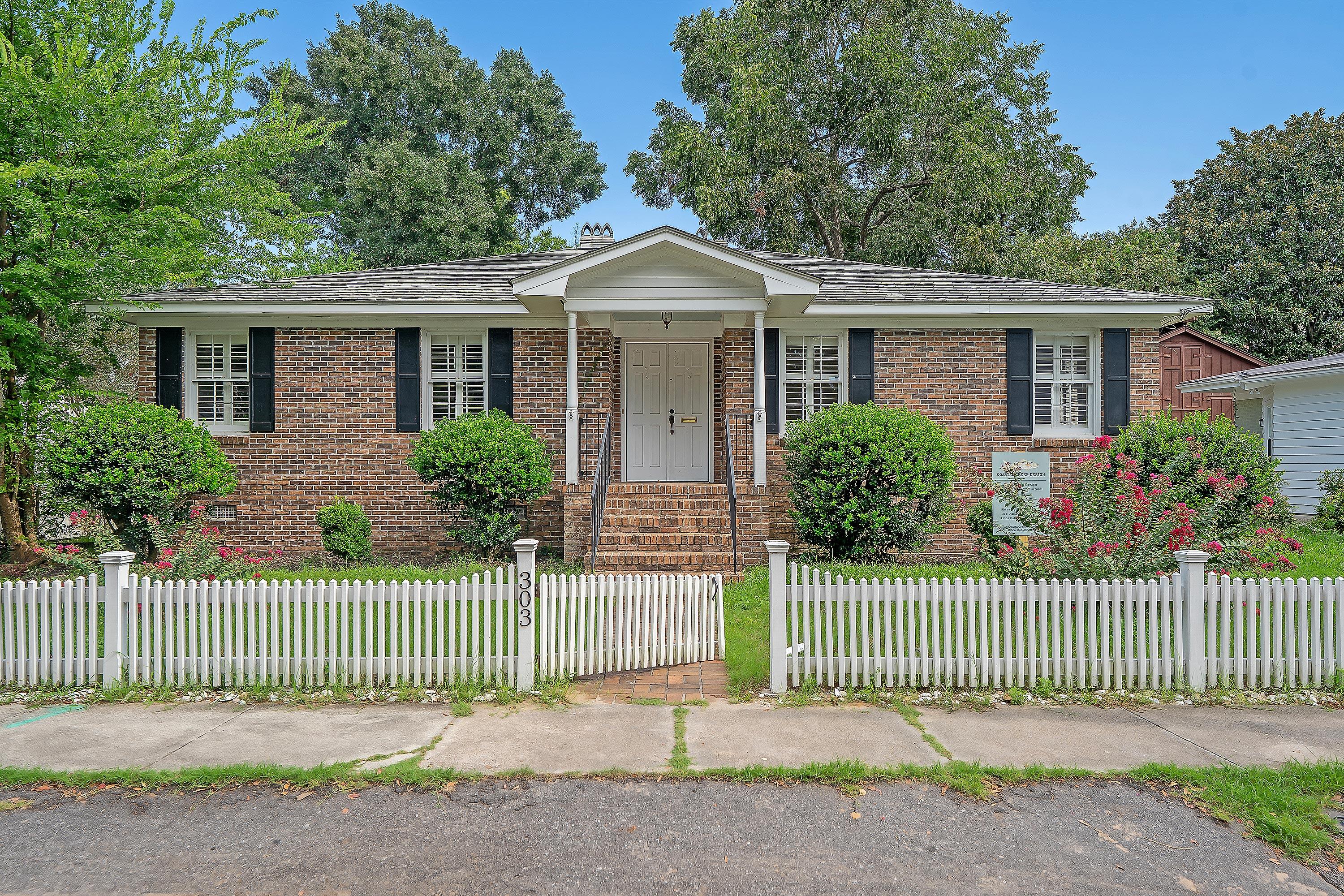 Property image 2 of 303 Hibben Street in Old Village, Mount Pleasant, SC 29464