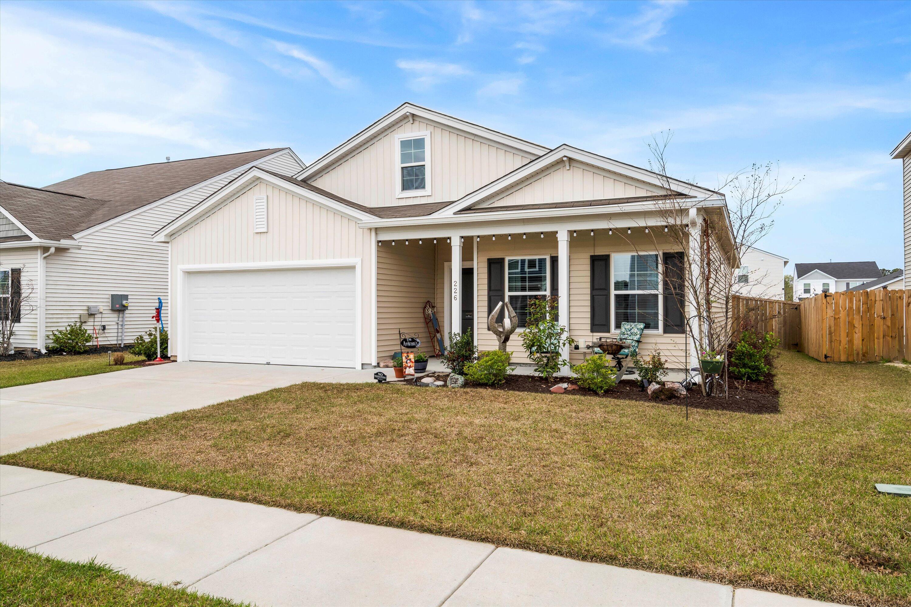 Property image 2 of 226 Clydesdale Circle in Mackey Farms, Summerville, SC 29486