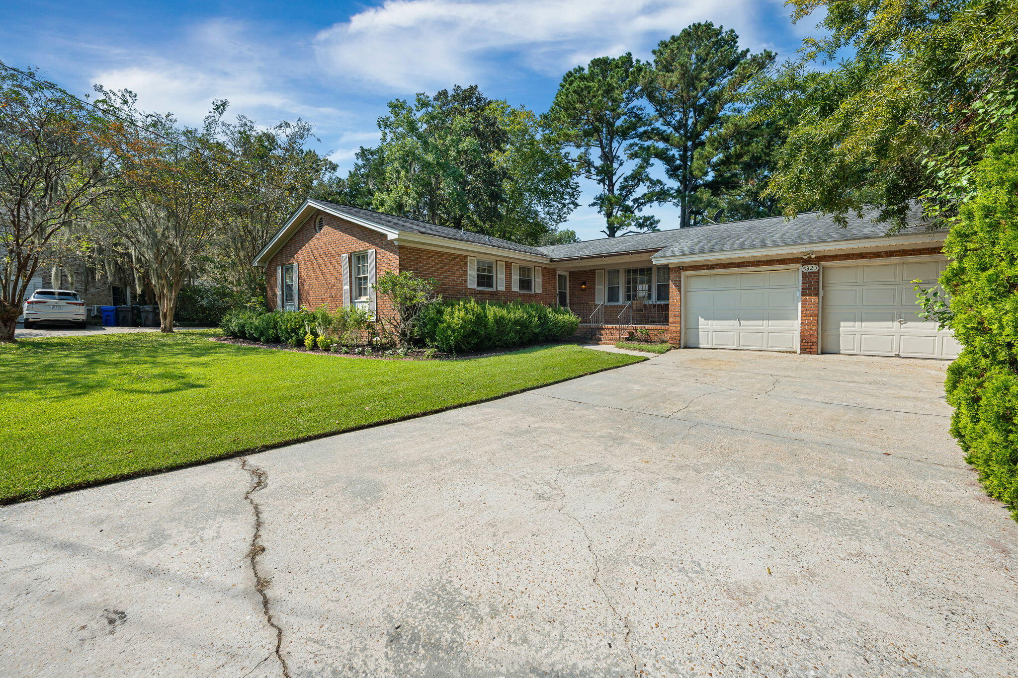 Property image 2 of 5325 Helene Drive in Evanston Estates, North Charleston, SC 29418