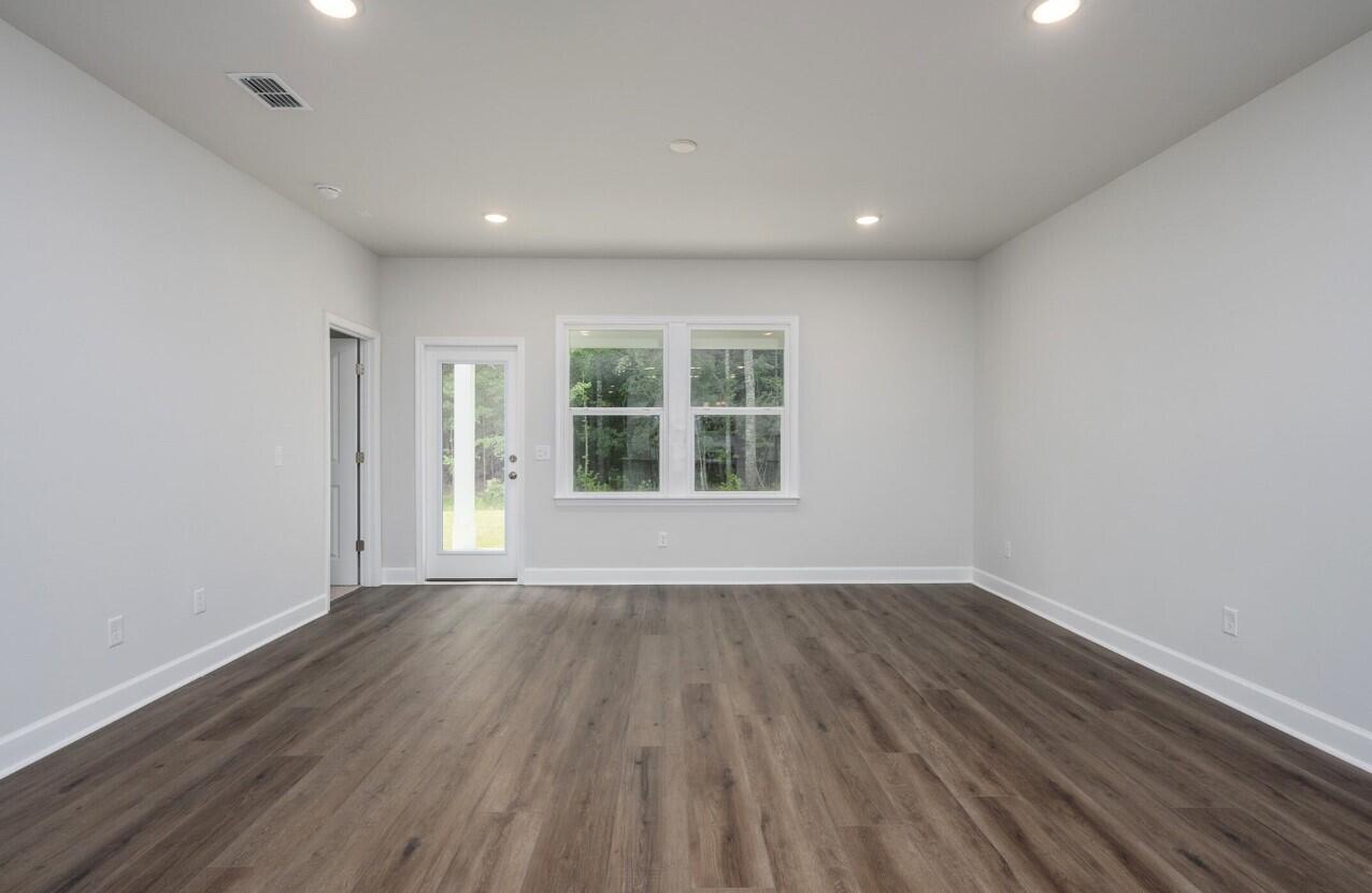 Property image 5 of 135 Royal Cainhoy Way in Cedar Glen Preserve, Huger, SC 29450