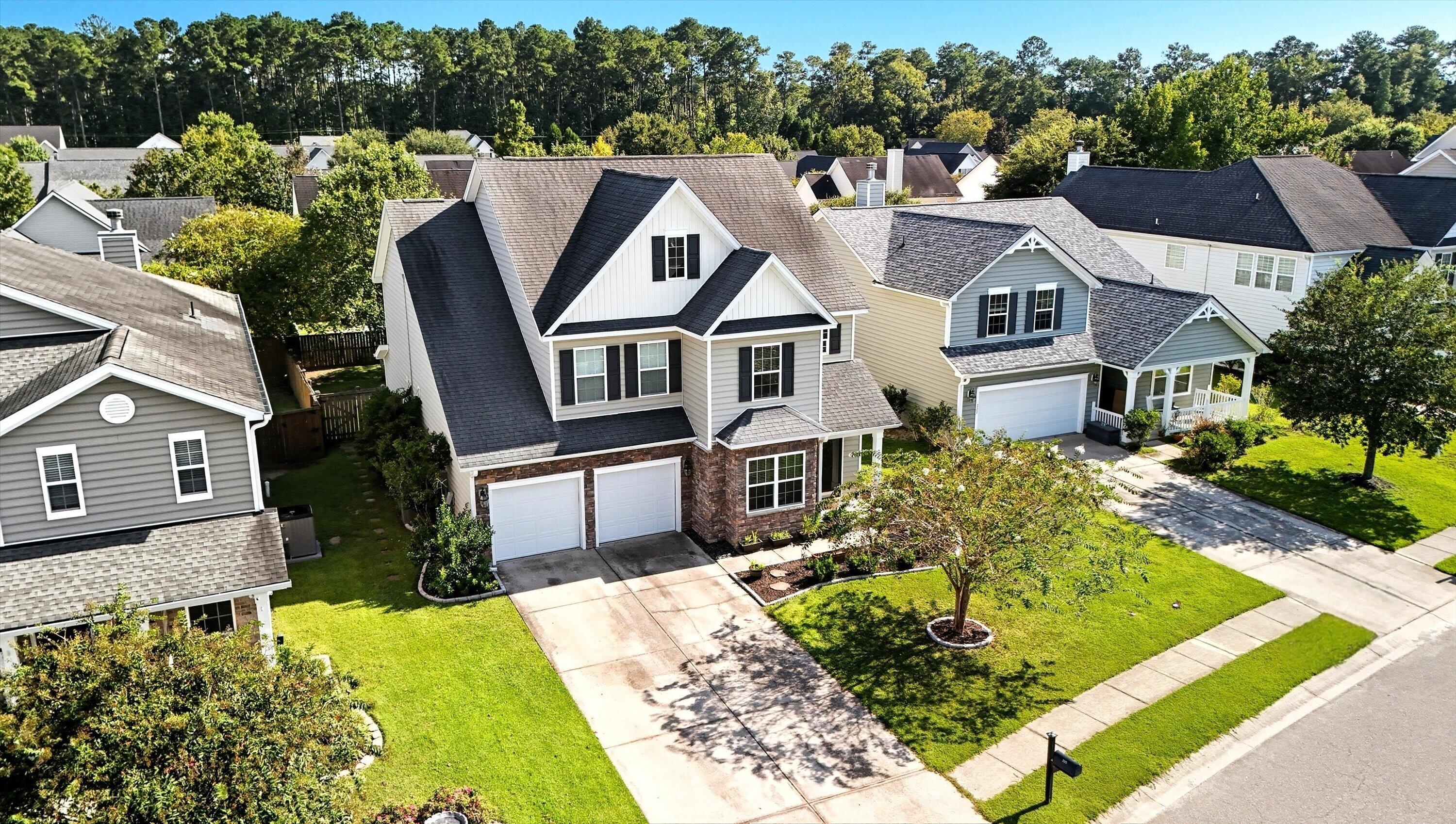 Property image 2 of 225 Berwick Drive in Wentworth Hall, Summerville, SC 29483