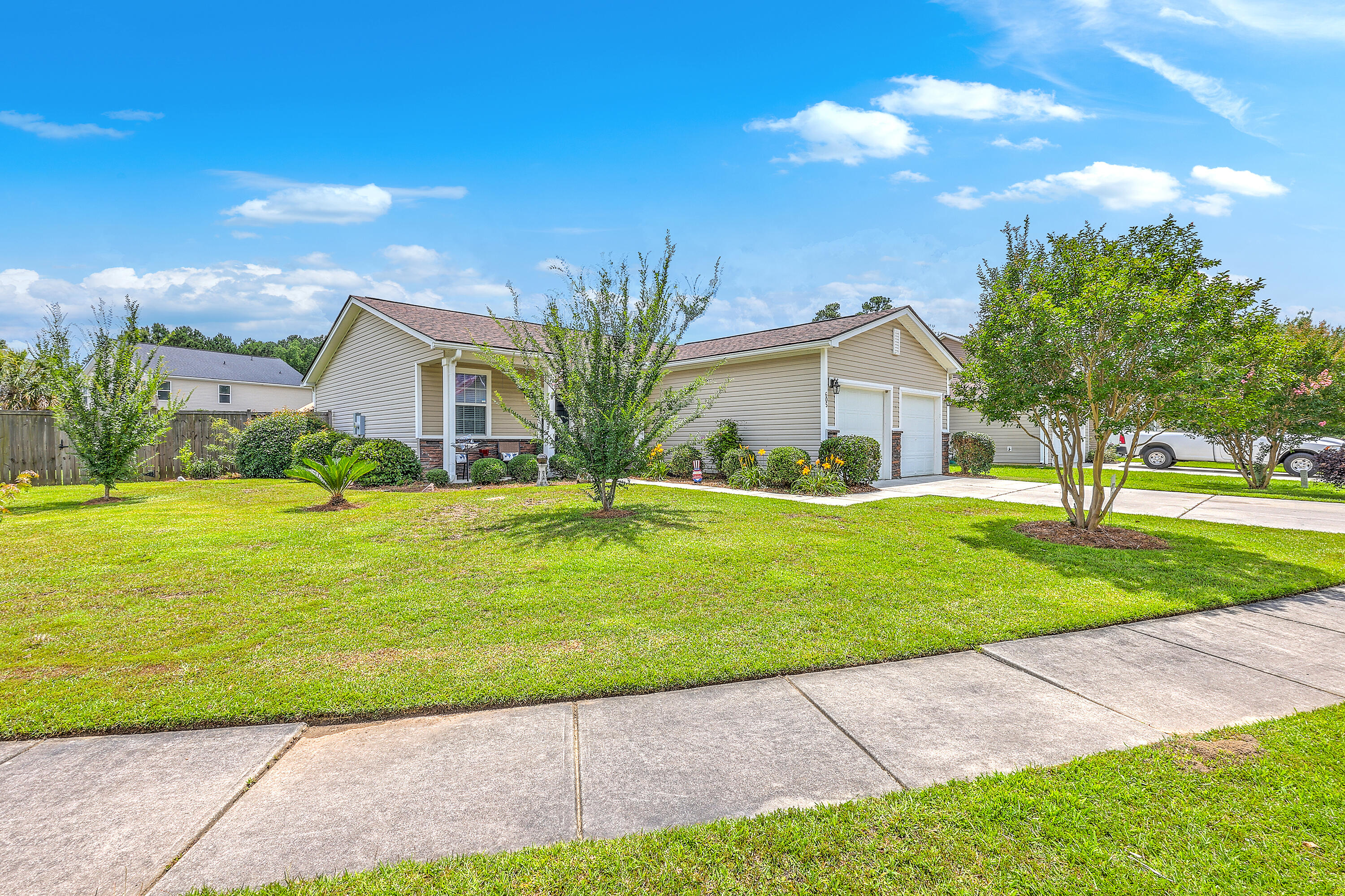 Property image 2 of 605 Grassy Hill Road in Blackberry Creek, Summerville, SC 29483