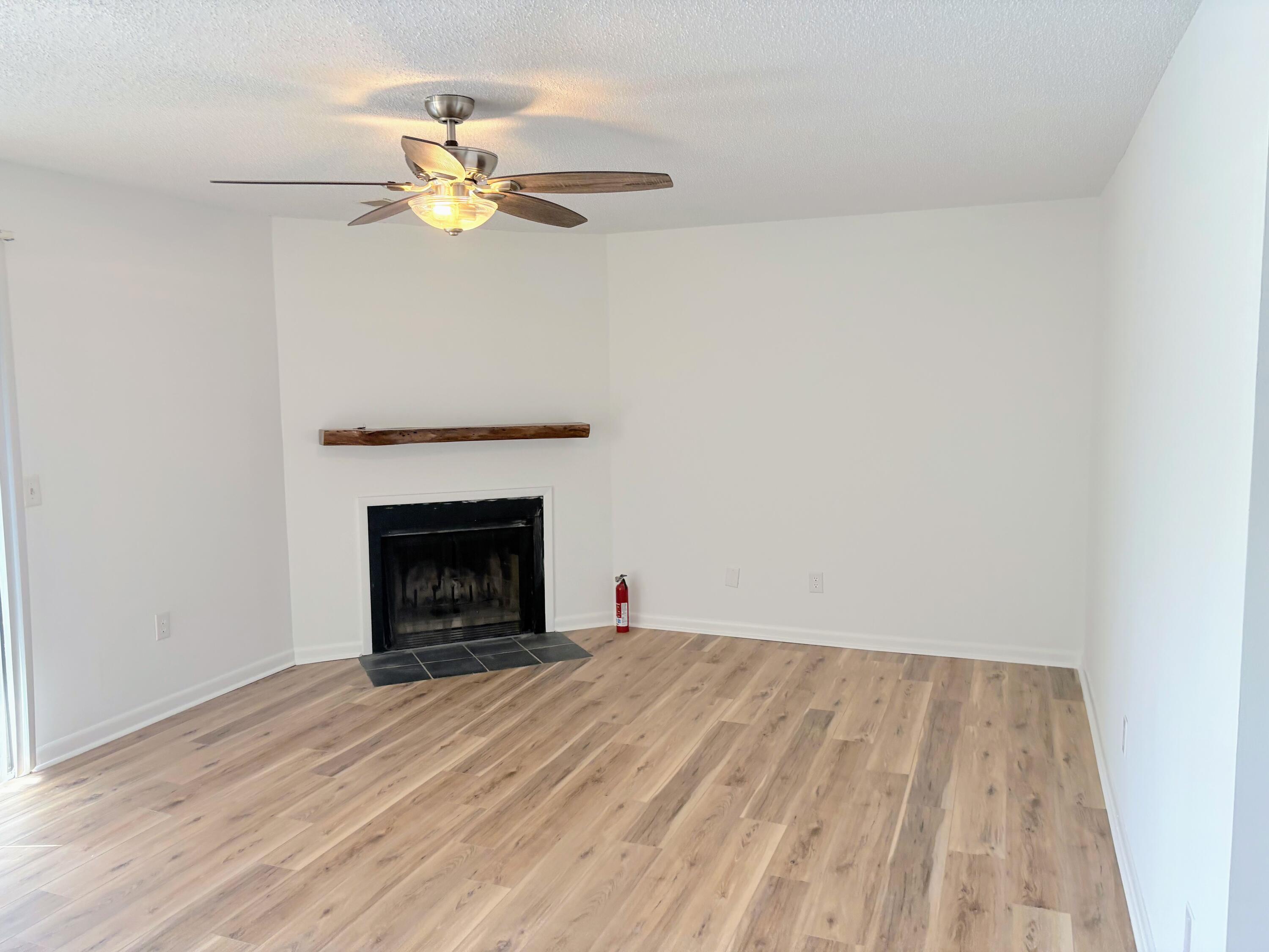 Property image 3 of 607 Waterwood Drive in Greenslake Condominiums, Goose Creek, SC 29445
