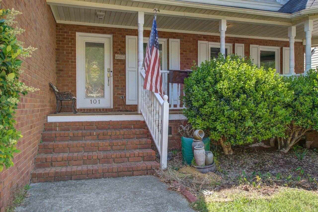 Property image 5 of 101 N Warwick Trace in Crowfield Plantation, Goose Creek, SC 29445