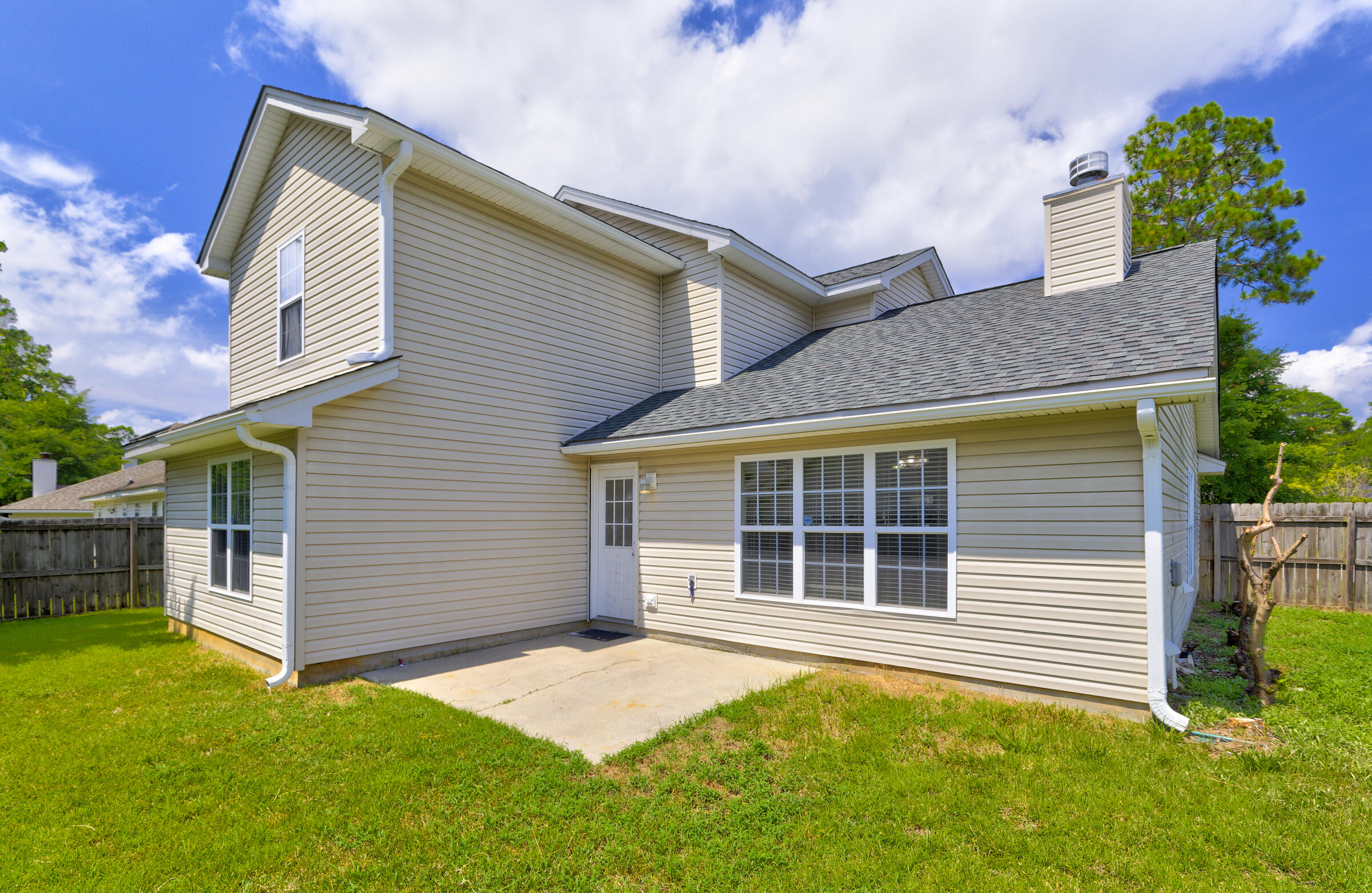 Property image 2 of 1301 Lantern Road in Sangaree, Summerville, SC 29486