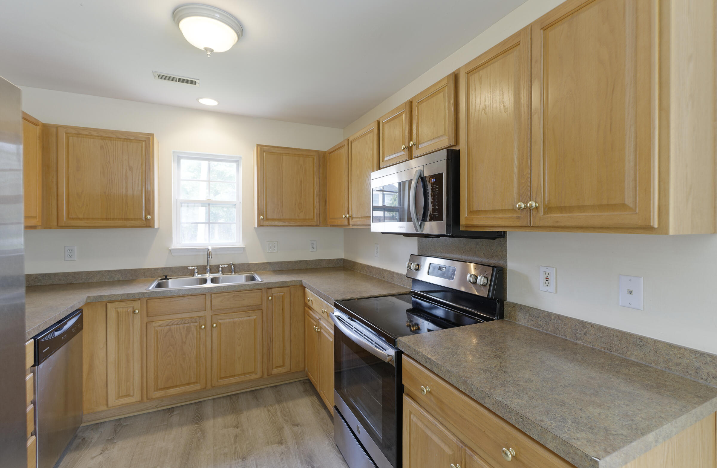 Property image 4 of 1301 Lantern Road in Sangaree, Summerville, SC 29486
