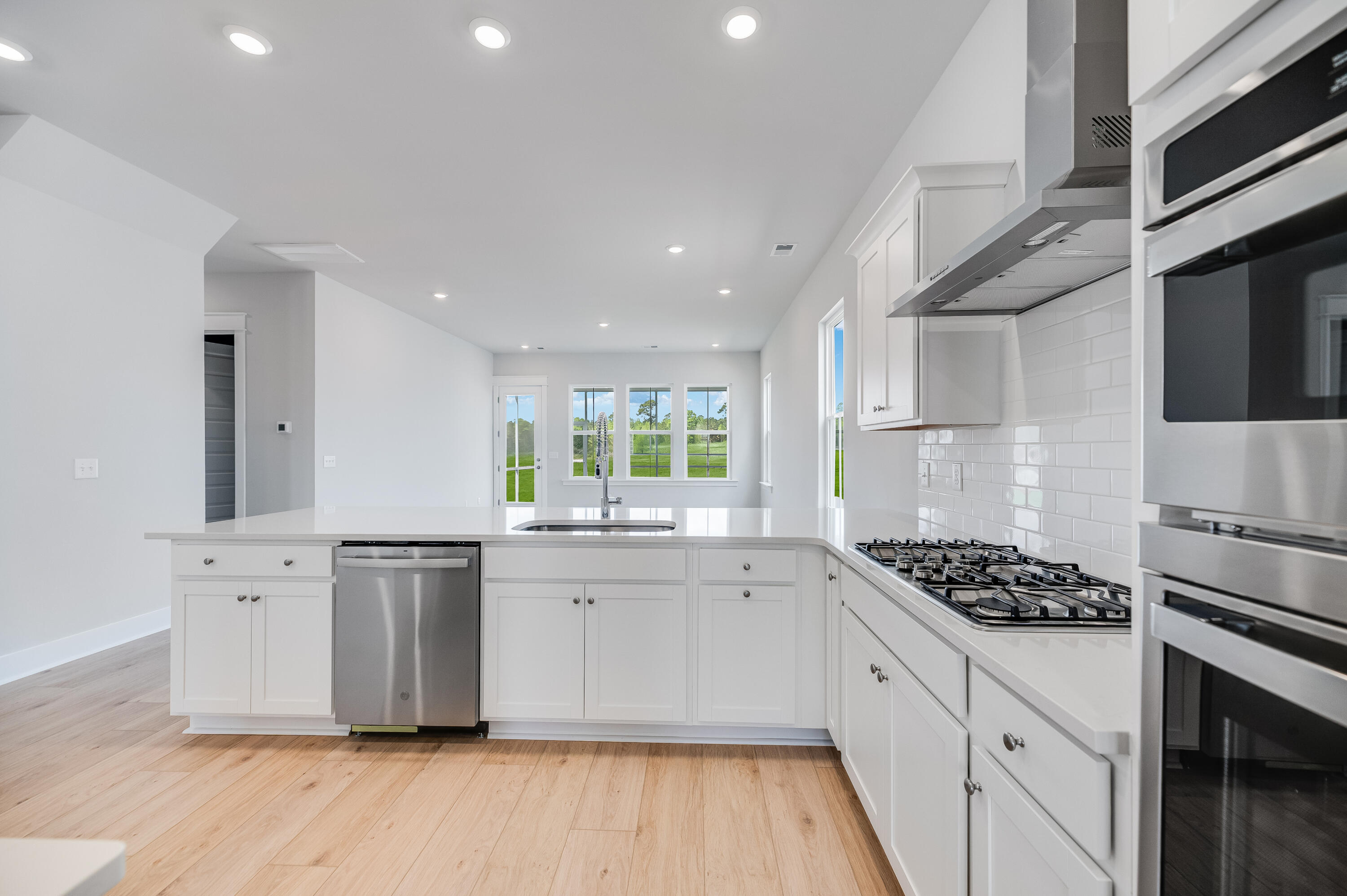 Property image 3 of 336 Citrus Drive in Carnes Crossroads, Summerville, SC 29486