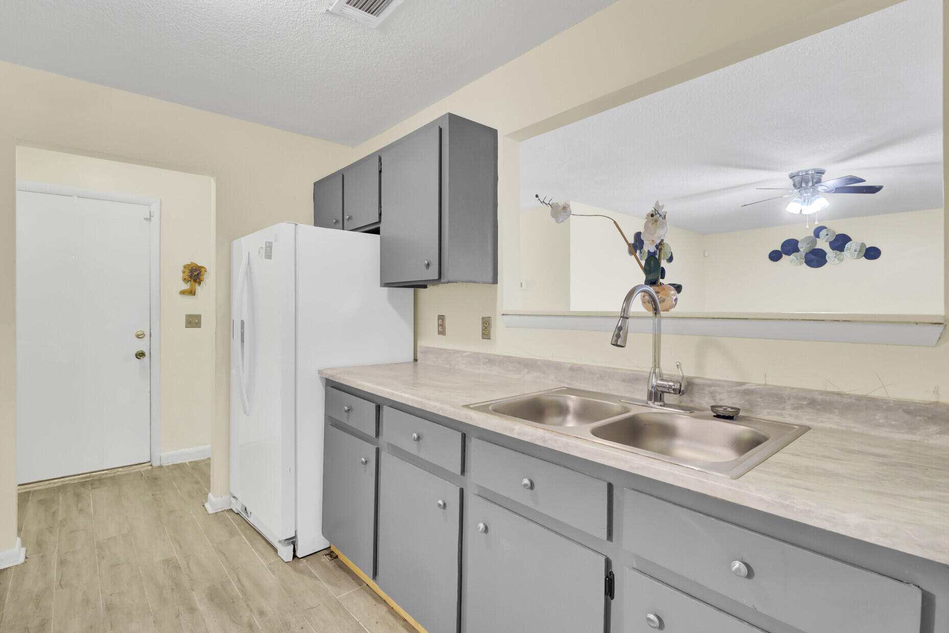 Property image 4 of 1104 Greenmeadow Drive in Greenslake Condominiums, Goose Creek, SC 29445