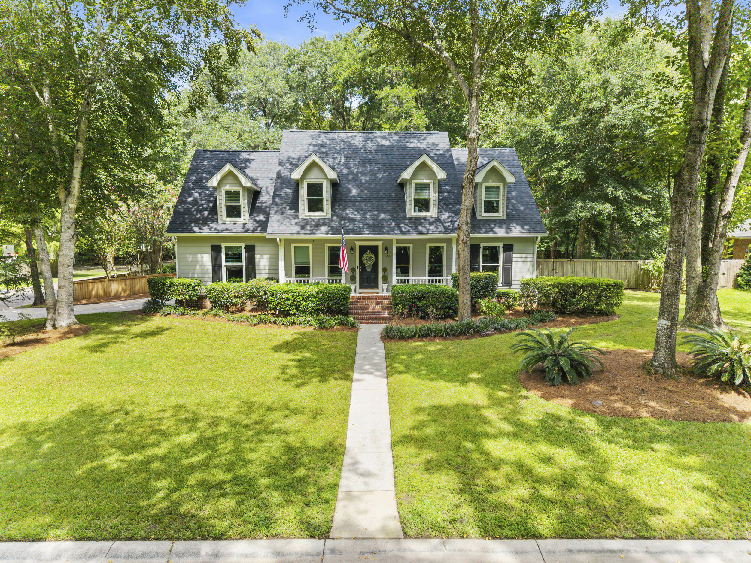 Property image 2 of 124 Brandywine Drive in Ashborough East, Summerville, SC 29485